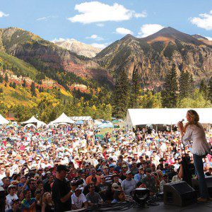 BB_DanaFuchs Blues & Blues crowd by Dana Fuchs