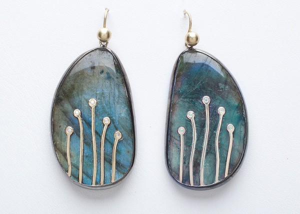 Labradorite earrings, in 18k yellow gold with diamond