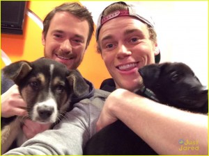 Gus reunites with his friend Robin and the pups