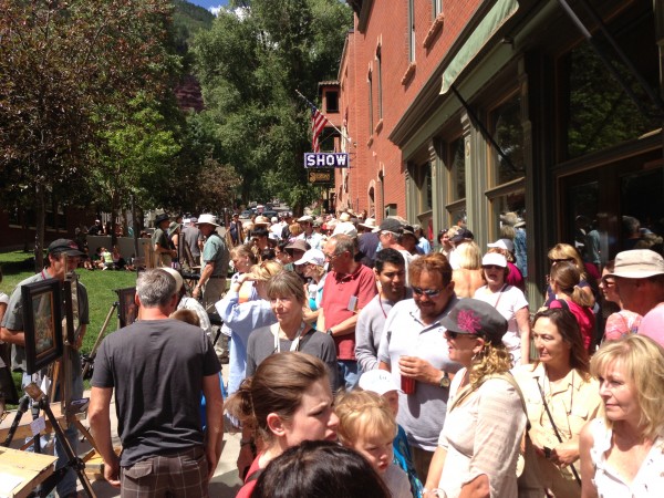 Crowds at the sale (2013)