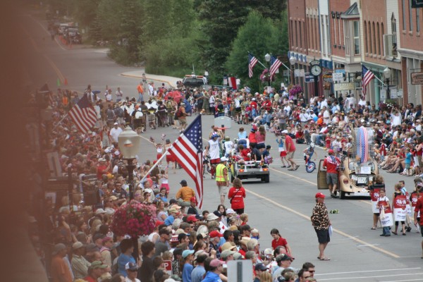 Crowd shot, 2009 parade