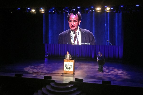 Craig Ferguson giving his acceptance speech