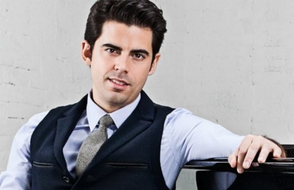 Tony Desare to perform at Mother’s Day concert.