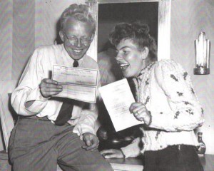 Louise & Joern receiving their 1st Big Check