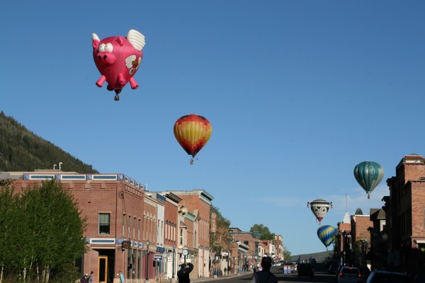 balloon fest, 5 over Main Street