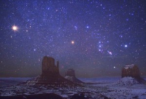 night-sky-stars-buttes-monument