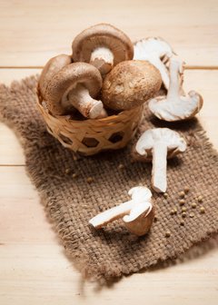 whole-and-halved-shiitake-mushrooms